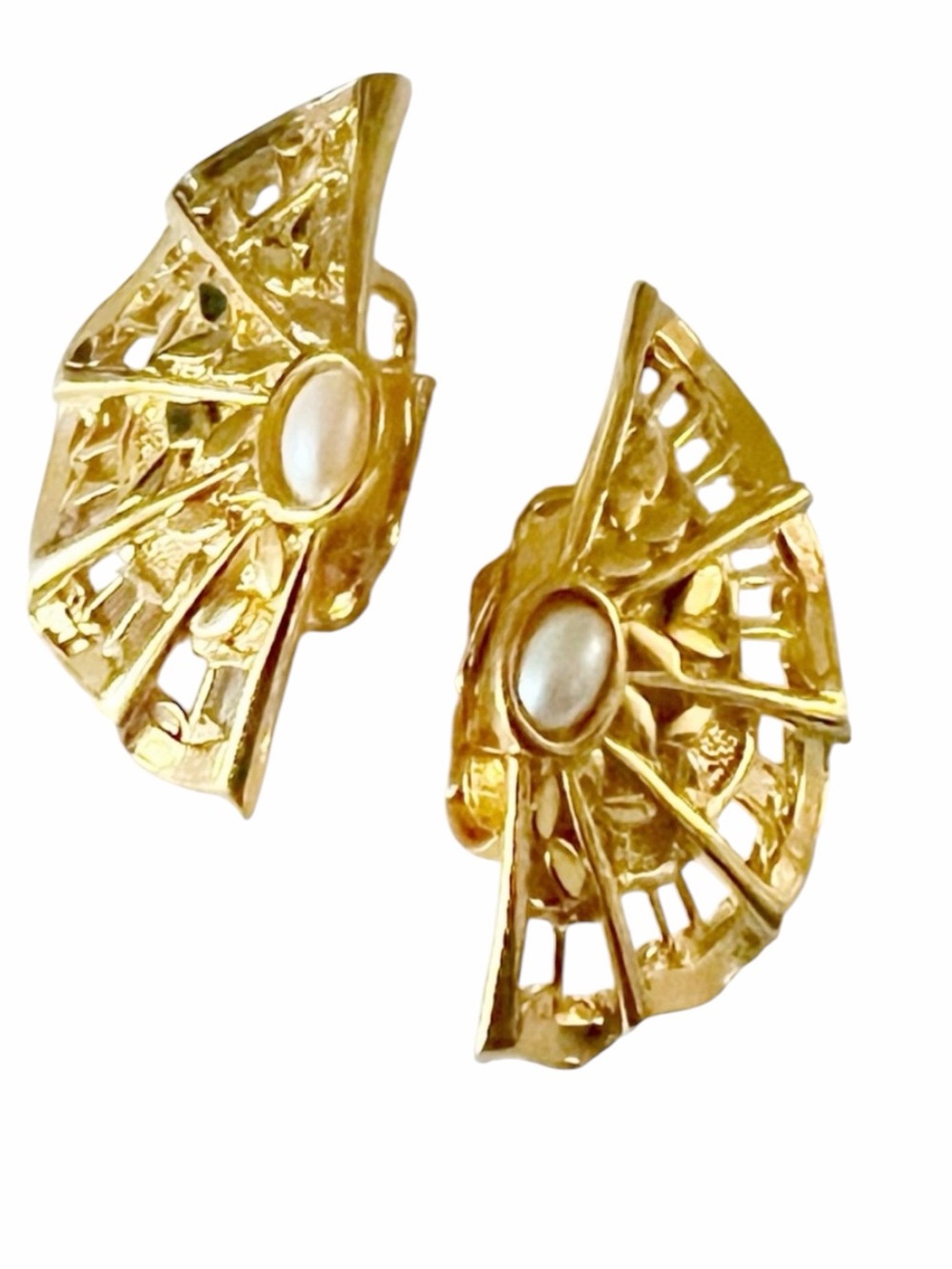 Vintage Avon Fan Pearl earrings Gold Tone